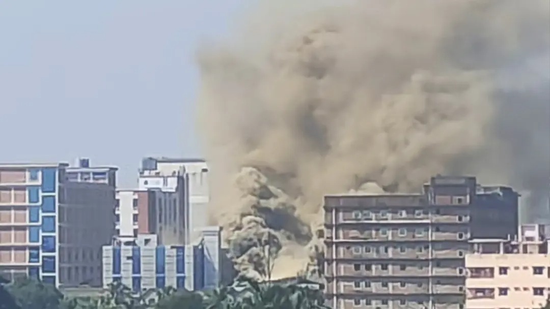 টঙ্গীতে ওষুধ কারখানায় আগুন, নিয়ন্ত্রণে ২০ ইউনিট