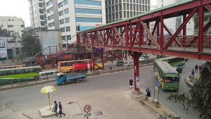 রাজধানীতে সড়কে প্রাণ গেলো ২ নারীর