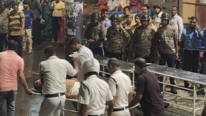 কলকাতায় পূজামণ্ডপে পদদলিত হয়ে ১৭ জনের মৃত্যু