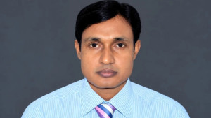 প্রধানমন্ত্রীকে আলিঙ্গনের চেষ্টা, রাজশাহী বিভাগীয় কমিশনারকে স্ট্যান্ড রিলিজ