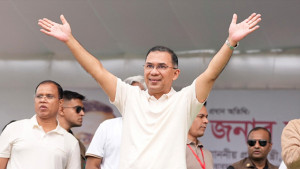 খুলনায় পৌঁছেছেন প্রধানমন্ত্রী তারেক রহমান