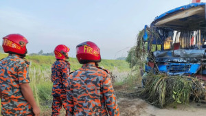 ঢাকা-মাওয়া এক্সপ্রেসওয়েতে বাস খাদে পড়ে নিহত ৩
