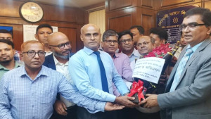 ‘কাজের মাধ্যমে যোগ্যতার প্রমাণ দিতে হবে’