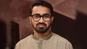 'একটি দলের প্রধান নেতা প্রকাশ্যে চুমু দেওয়ার সংস্কৃতি চালু করেছেন'