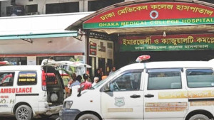 ঢামেকে বেসরকারি অ্যাম্বুলেন্স ধর্মঘট ৭ দিন স্থগিত