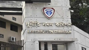 ৪০ দিনে দুদকের ১২২ মামলা, ২২ জনের বিদেশযাত্রায় নিষেধাজ্ঞা