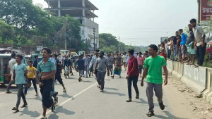 অটোরিকশাচালকদের অবরোধে অচল মোহাম্মদপুর-বসিলা সড়ক