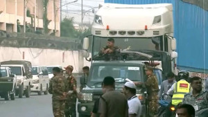 রূপপুরের পথে ইউরেনিয়ামবাহী লরিবহর