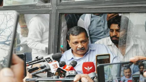 এবার দিল্লির সাবেক মুখ্যমন্ত্রী কেজরিওয়াল আটক