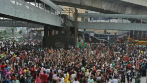 শ্রমিক অসন্তোষে আশুলিয়ার ৩০ কারখানায় ছুটি ঘোষণা