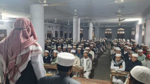 শিক্ষার্থী কমছে মাধ্যমিকে, বেড়েছে মাদ্রাসায়