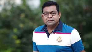 দীর্ঘ বিরতি শেষে চলচ্চিত্রের গানে ফিরলেন মনির খান