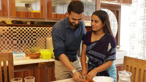 স্ত্রীকে ঘরের কাজে সাহায্য করা ছোট হওয়ার নয়
