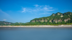 পাহাড় ও সমুদ্র