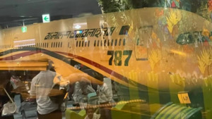 ঢাকায় ফেরার পথে প্রধানমন্ত্রীকে বহনকারী বিমানে যান্ত্রিক গোলযোগ, টারম্যাকে ফেরত