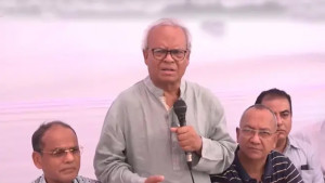 ক্রসফায়ার নিয়ে আইজিপি'র বক্তব্য সরকারকে বিব্রত করেছে: রিজভী