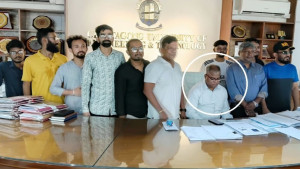 চুয়েটে অচলাবস্থার মধ্যে তালা ভেঙে ঢুকলেন উপাচার্য
