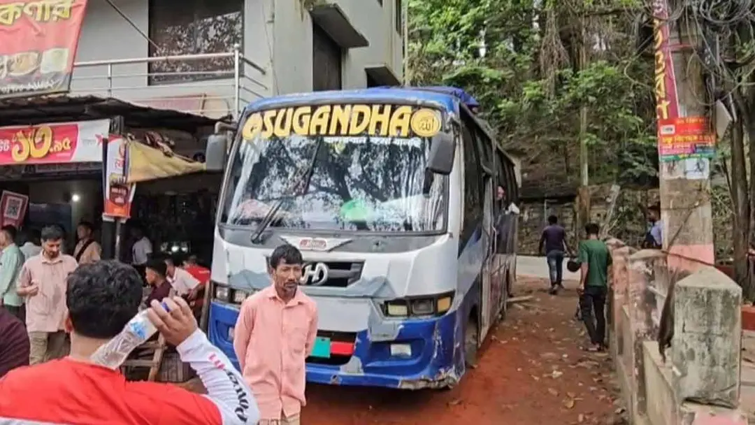 ৬ দিন বন্ধের পর বান্দরবান-থানচি রুটে বাস চলাচল শুরু