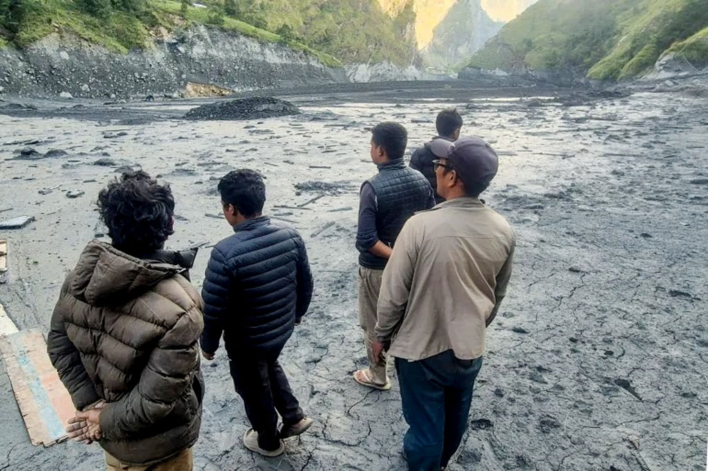 নেপালে বন্যা-ভূমিধসে আটকা ৯ বাংলাদেশি পর্যটক