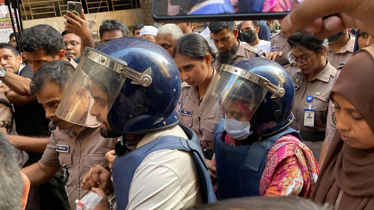 রবীন্দ্রনাথের গ্রাফিতিতে চুনকালি, আয়াস-রিমি রিমান্ড শেষে কারাগারে