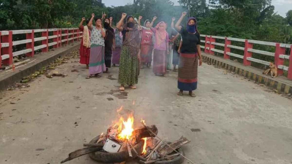 দাবি পূরণ না হওয়ায় সাজেকে ফের অবরোধ