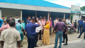 খানসামায় পৃথক অভিযানে ১৬০০ বস্তা সার জব্দ