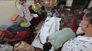 লালবাগে ৫ তলা ভবনের নিচে মাটি খুঁড়ে ব্যবসায়ীর মরদেহ উদ্ধার